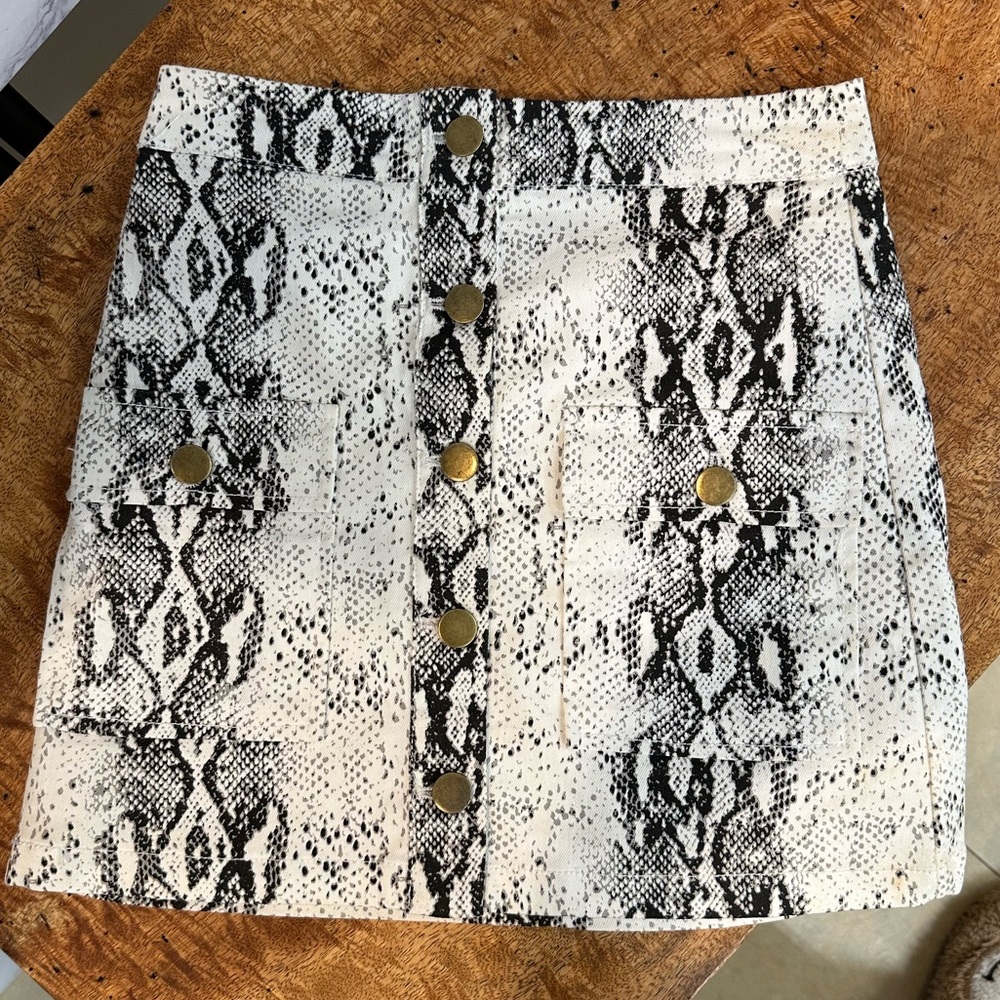 Fashion Nova Mini Skirt • Size XS